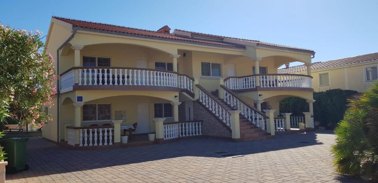 Apartments With A Parking Space Vir - 18407 Dış mekan fotoğraf
